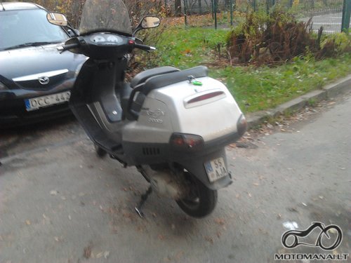 Piaggio'01 Super Hexagon GTX 125