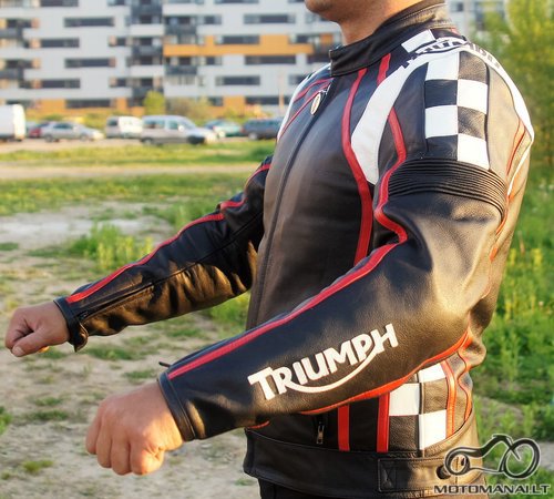 Triumph odine moto striuke