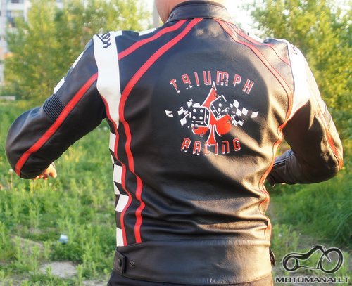 Triumph odine moto striuke