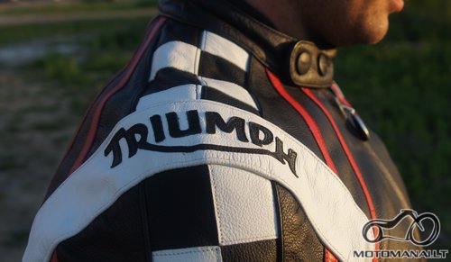 Triumph odine moto striuke