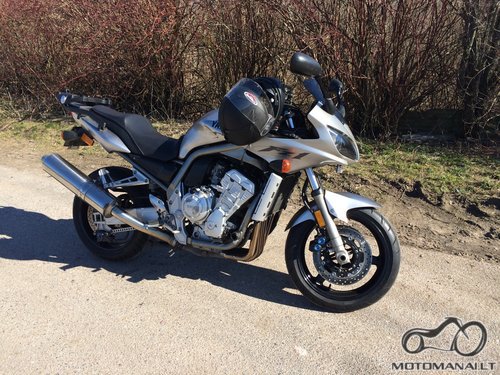 YAMAHA'02 Parduodu Yamaha FZS1000 Fazer