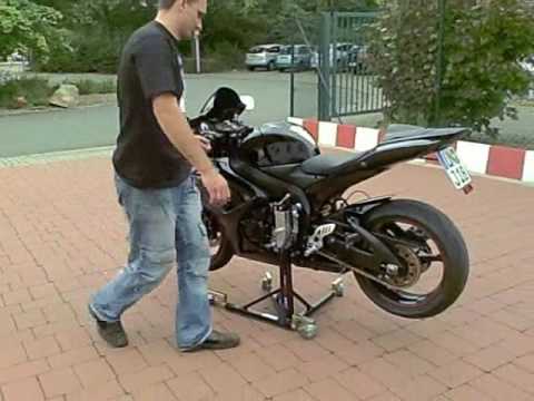 Motorbike Stand Zentral Paddock Stand Motorradständer GSXR CBR YZF R1 R6 Video iš interneto 2011 Motorbike Stand Zentral Paddock Stand Motorradständer GSXR CBR YZF R1 R6