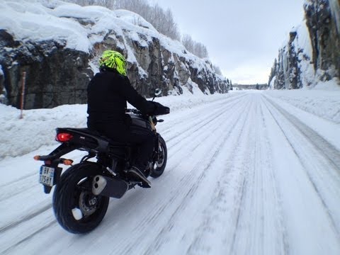 CRAZY BIKE TRIP EN LAPONIE 1/2 - ICE DRIFTING IN LAPLAND - OFFICIAL VIDEO MOTO JOURNAL