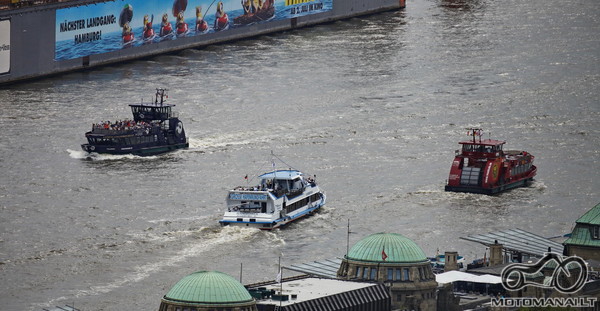 Elbe upės eismas.