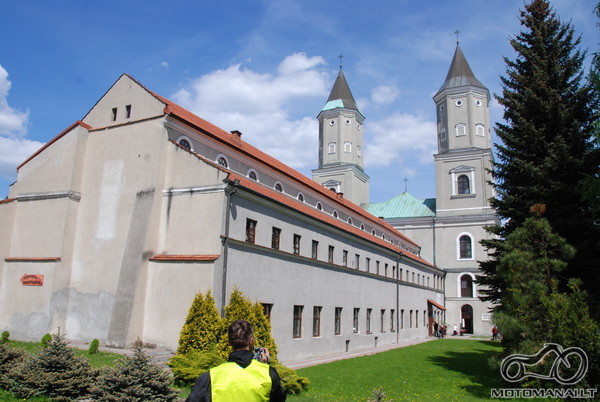 Vienuolyno gyvenamasis pastatas su bažnyčia