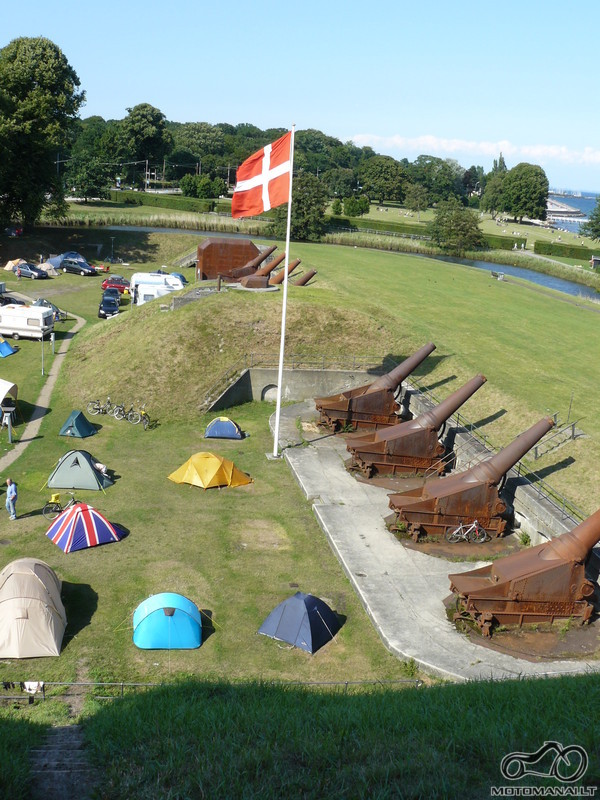 Charlottenlund. Surūdijusios, bet haubicos.
