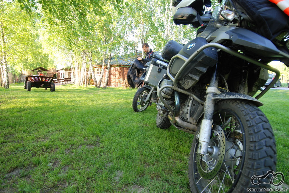 Po vakarienės stumiu laiką :) Edmundas ale atsigulęs fotkina