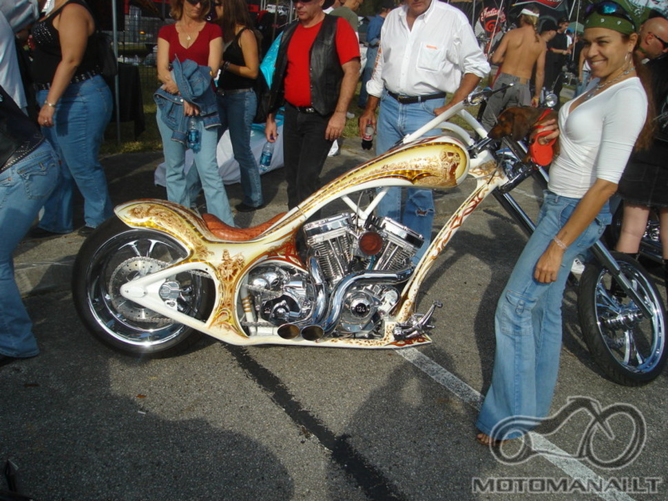 NICE CHICK!
