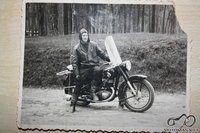 Mano senelis irgi buvo baikeris . nezinau koks cia motociklas , manau kad nuotrauka daryta apie 1960 - 1970 metus .