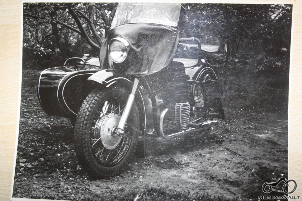 Truputis kruopstumo ir detaliu kruva vel virsta motociklu .... ( apie 1970 - 1980 m )