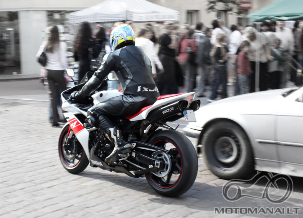 R1
