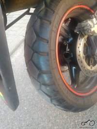 matosi, kaip galinis ratas bandė užlipti ant kliuties