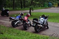 Prie stelmužės buvo paaukota pusė bandito sankabos rankienos :) visa laimė mocas sveikas liko ir buvo galima tęst kelionę Kauno motomanai Kauno motociklininkų būrelis. Funikas valdo :) 1970 Prie stelmužės buvo paaukota pusė bandito sankabos rankienos :) visa laimė mocas sveikas liko ir buvo galima tęst kelionę