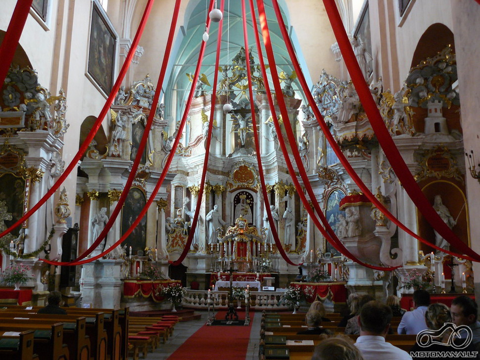 Tytuvenu baznycios vidus