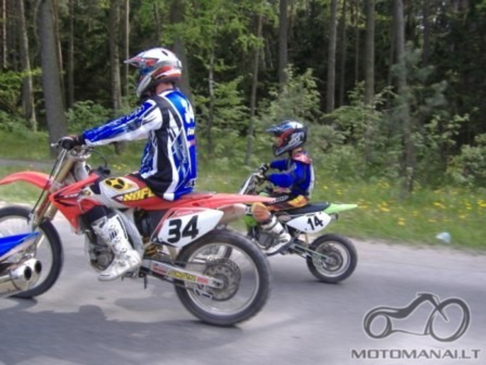 Foto is Chimerų Lt moto tūso Klaipėdoje 2008