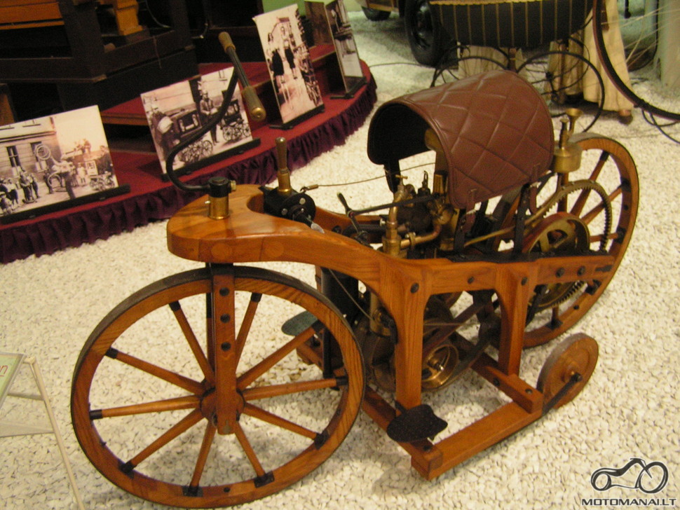 Pirmas motociklas