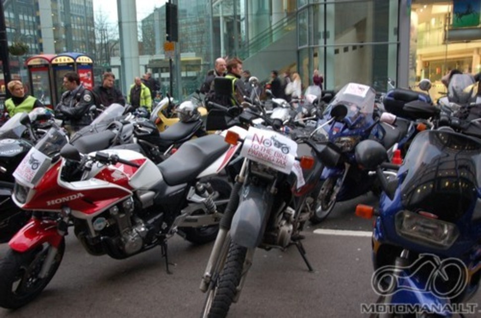 MOTOCIKLU parking’o mokescio protestas