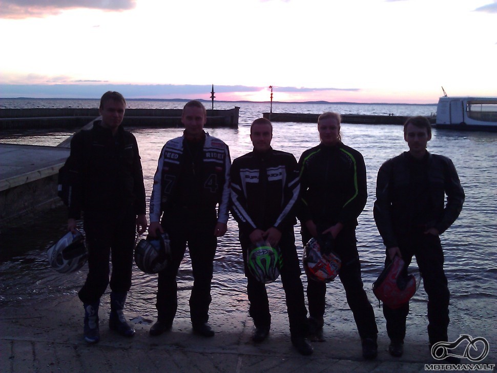 Palydim saulę ir namo...