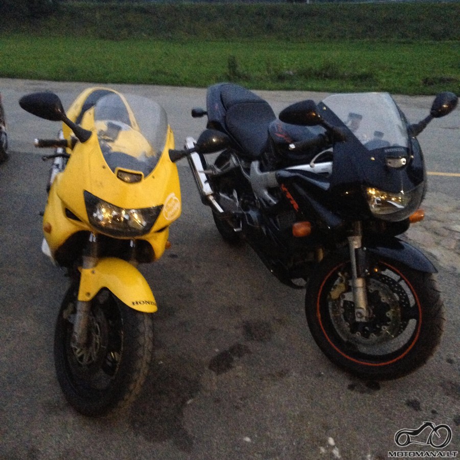 HONDA VTR 1000 SC36 dauginam iš 2