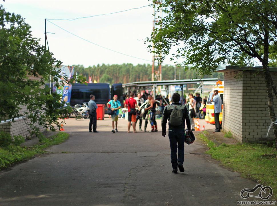 Iejimas i Bikernieki zieda