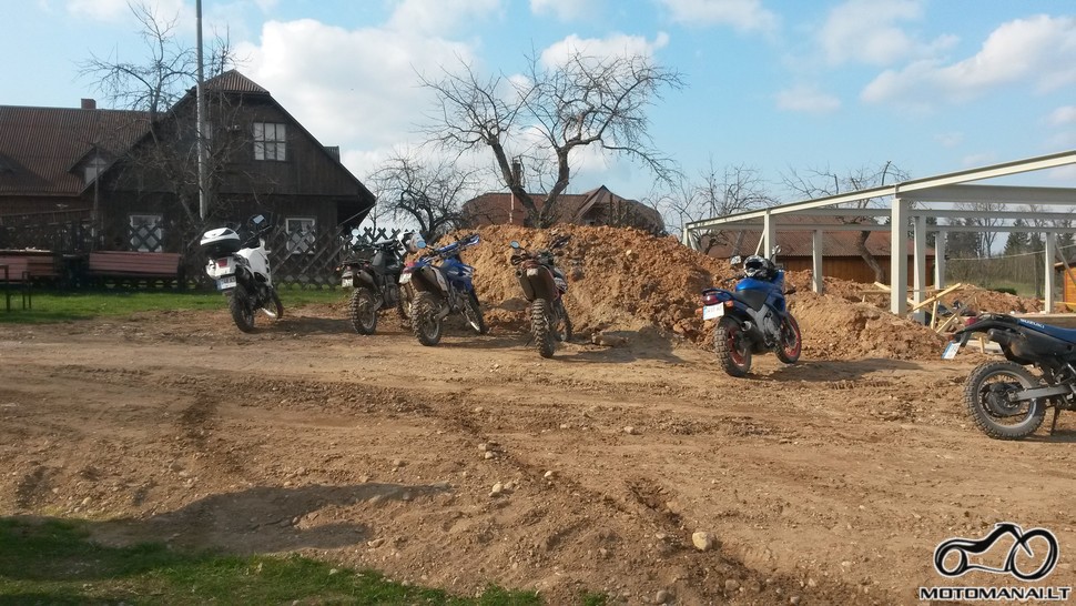 Jūs tik pažvelkite į padangų profilių skirtumą