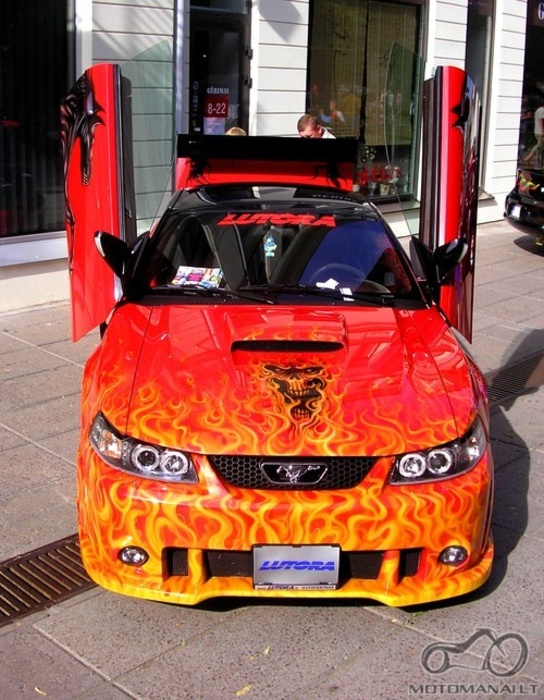 Mustang, dirbant Lutoroj