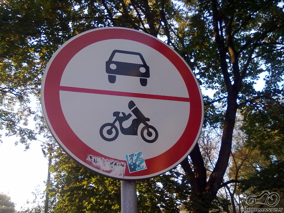 Tai štai ką galvoja apiemotociklistus ženklų gamintojai