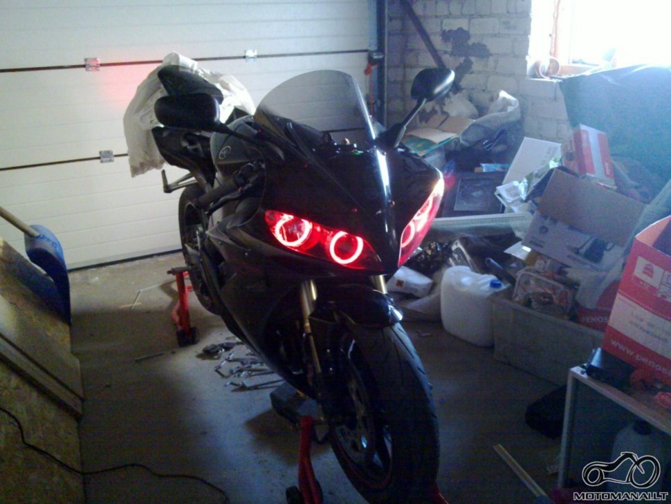 Yamaha R1 2005 HomeMade Devil Eyes