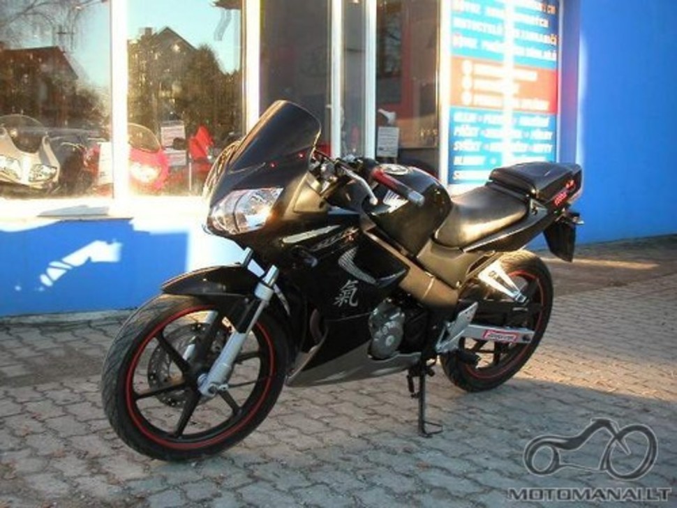 Renkamės motorolerį iki 125cc