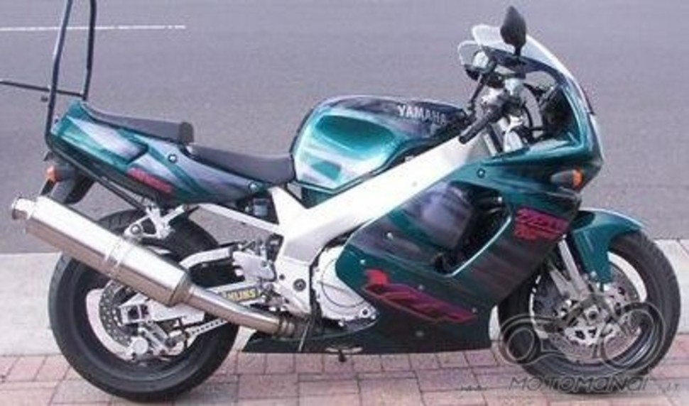 Yamaha FZR 750 ar Suzuki GSX-R 750