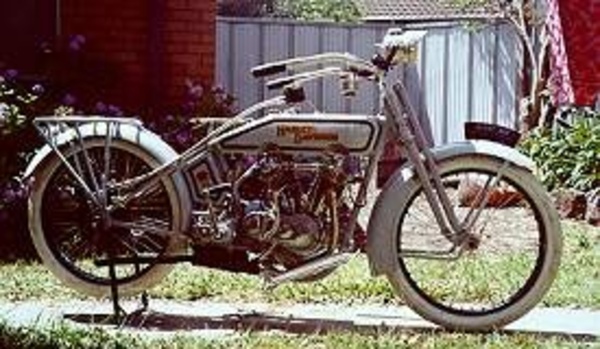 Atsakyta: Harley Davidson 1000 16F (1916)