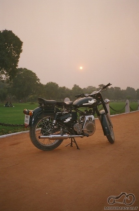 Atsakyta: Royal Enfield Diesel 325 1996