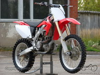 2009 lapkritį Latvijoje pavogti Honda CRF450R ir Yamaha YZF426