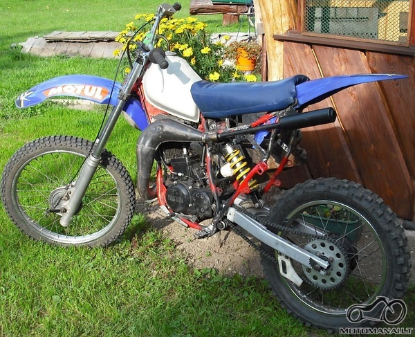 Detaliu kratinys  yamaha dt 80