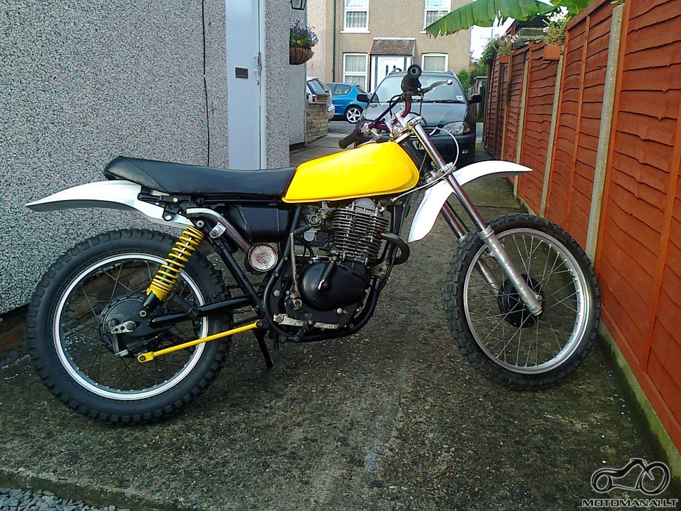1982m.