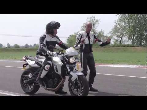 Evitamento Ostacolo in Moto: BMW Motorrad e Scuola Federale ASC - Guida in sicurezza