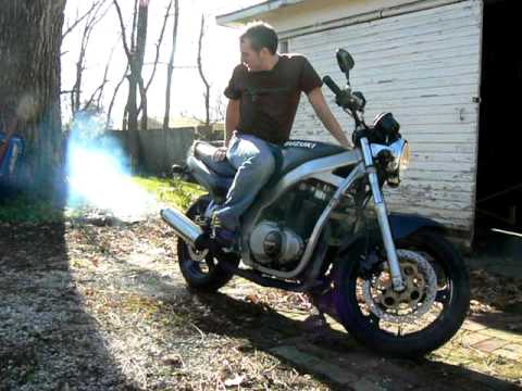 Smoking Suzuki GS500