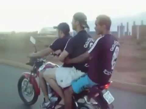 Funny Threesome Wheelie bike Crash! fail that hurts !!