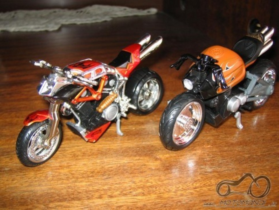 Moto atributika, suvenyrai, moto modeliai...