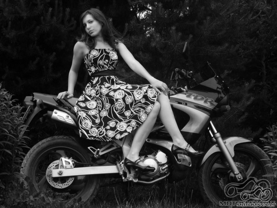 Mergaičių moto