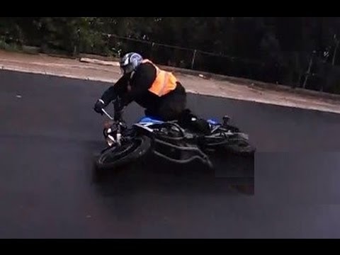 A motorcyclist crashes on a lesson. (read description first)