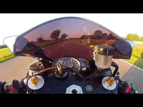 Yamaha R1 RN19 - Knapp vorbei 220 km/h