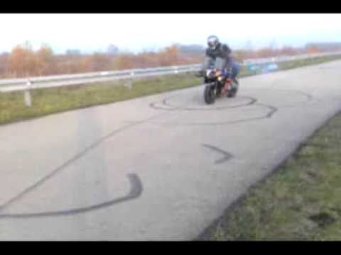 Cbr 600 stunt practice