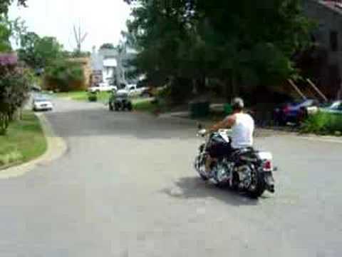 HARLEY DAVIDSON WHEELIE