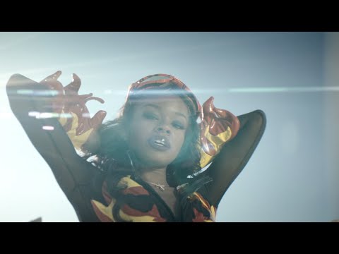 Heavy Metal And Reflective (Official Music Video) - Azealia Banks Video iš interneto 2014 Heavy Metal And Reflective (Official Music Video) - Azealia Banks