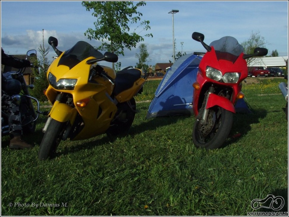 2 x VFR800