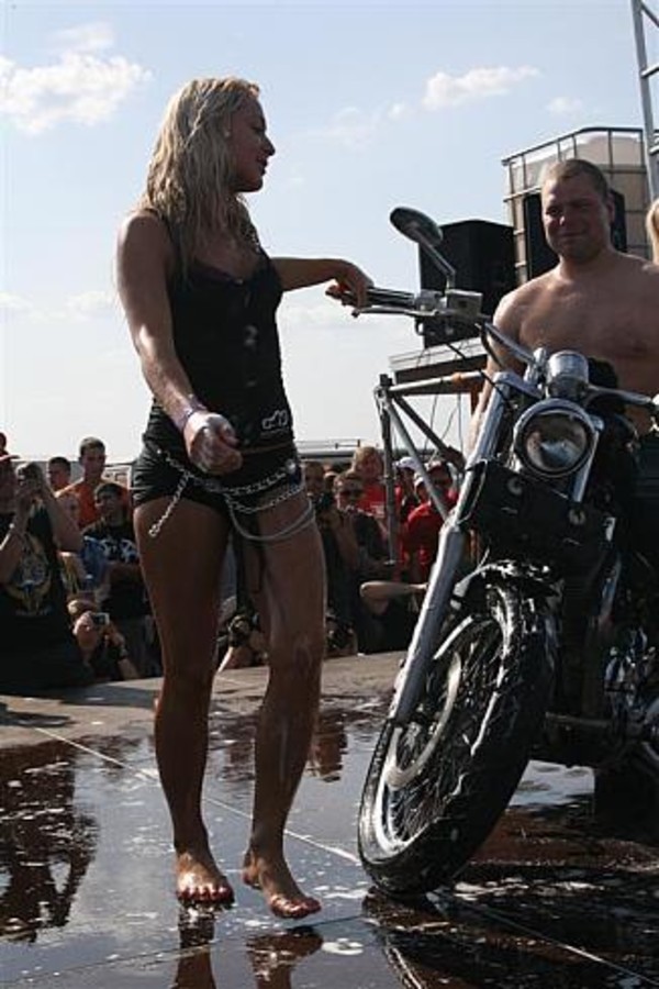 Bike Show Millenium 2008 - Arba kas as veikiau Linoliume