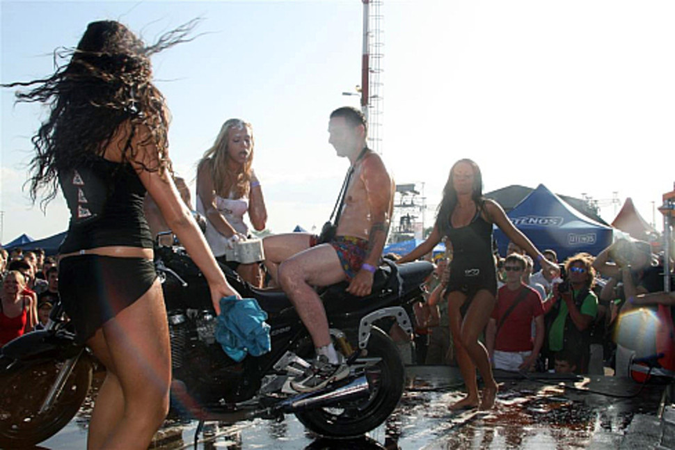 Bike Show Millenium 2008 - Arba kas as veikiau Linoliume
