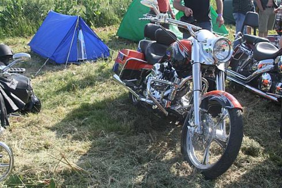 Bike Show Millenium 2008 - Arba kas as veikiau Linoliume