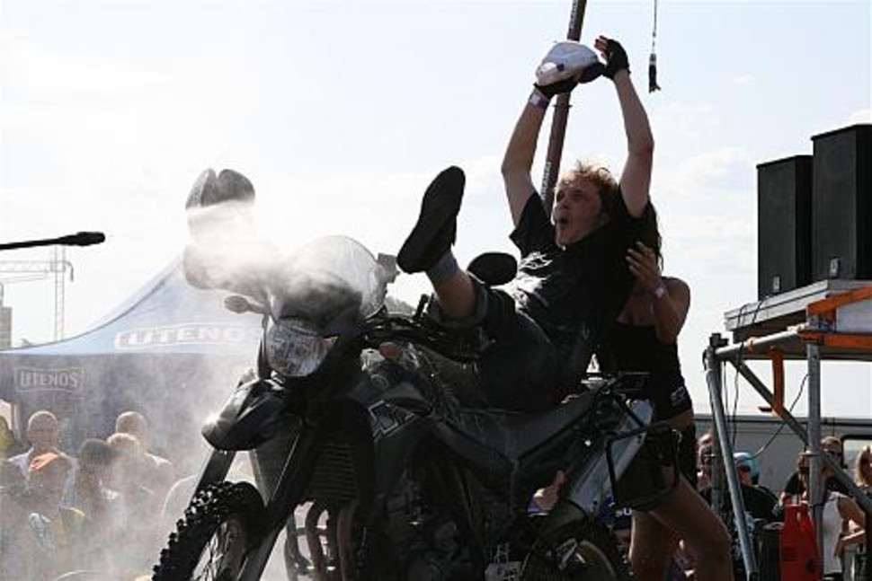 Bike Show Millenium 2008 - Arba kas as veikiau Linoliume